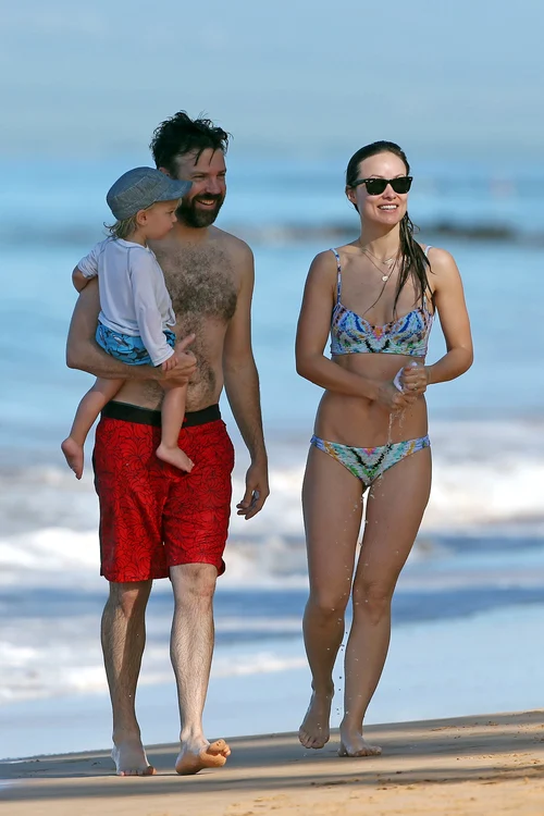 Olivia Wilde And Jason Sudeikis At The Beach In Maui jpeg