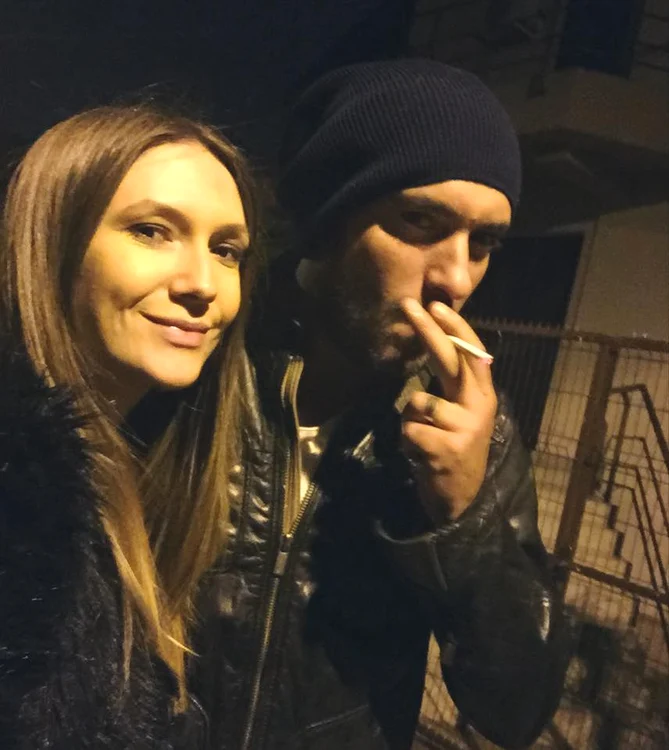 Radu nu poate renunța la fumat chiar dacă Adela este însărcinată