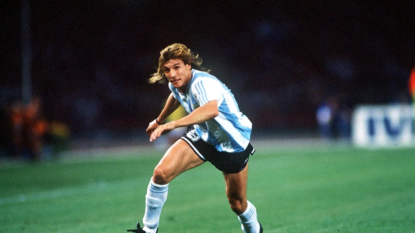 Caniggia, poreclit "fiul vântului", în tricoul naţionalei Argentinei la Mondialul din Italia 1990, când sud-americanii au jucat finala