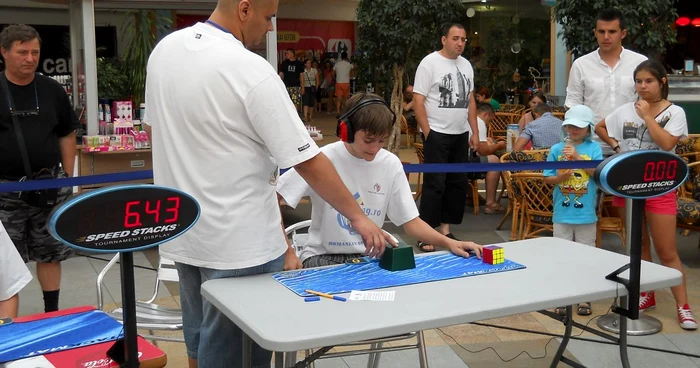 Campionat de rubik la Cluj    FOTO Adevărul