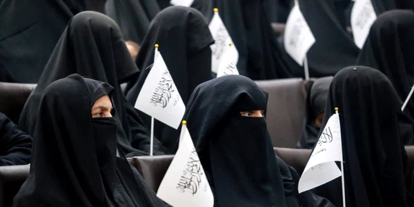 Femei afgane aratandu-si sprijinul fata de noul regim din Afganistan FOTO EPA-EFE