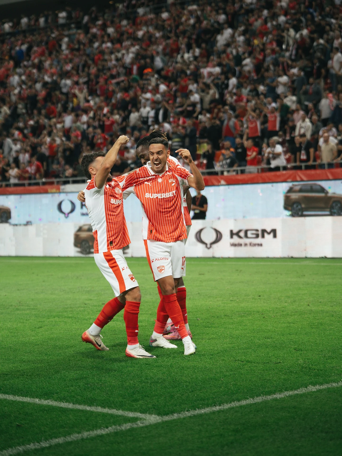 Superliga, etapa a 10-a: Dinamo a fost blocată de Farul, dar a reușit să o dea jos Rapidul de pe podium