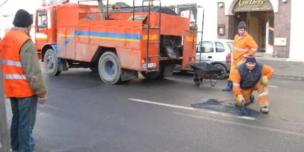 Străzile din oraş au cel mai scump asfalt din ţară 
