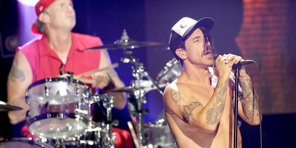 Trupa Red Hot Chili Peppers va sosi în această seară la Bucureşti 