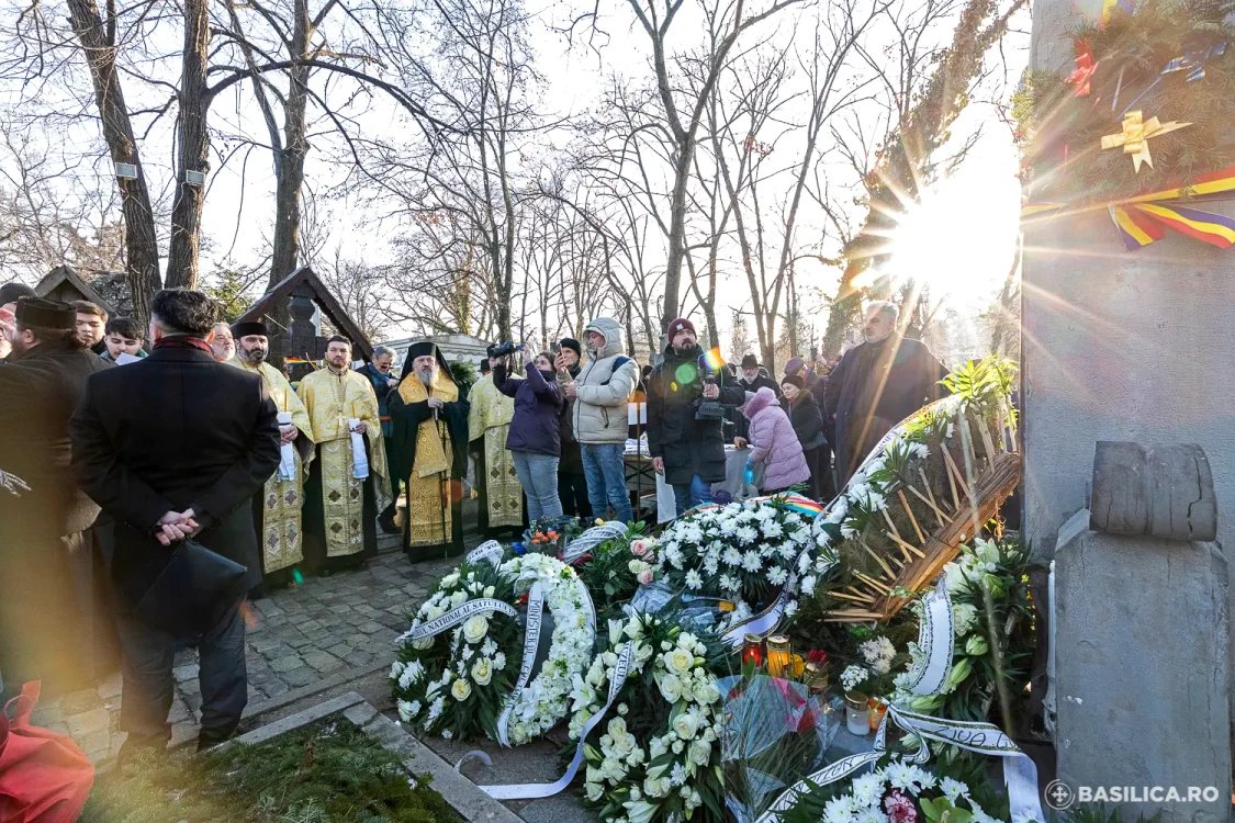 Pomana la mormântul lui Mihai Eminescu