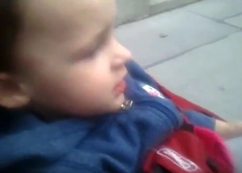 Micuţa recunoaşte cu uşurinţă mărcine auto pe care i le arată tatăl ei