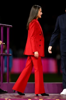 Regina Letizia a Spaniei într-o ținută roșie