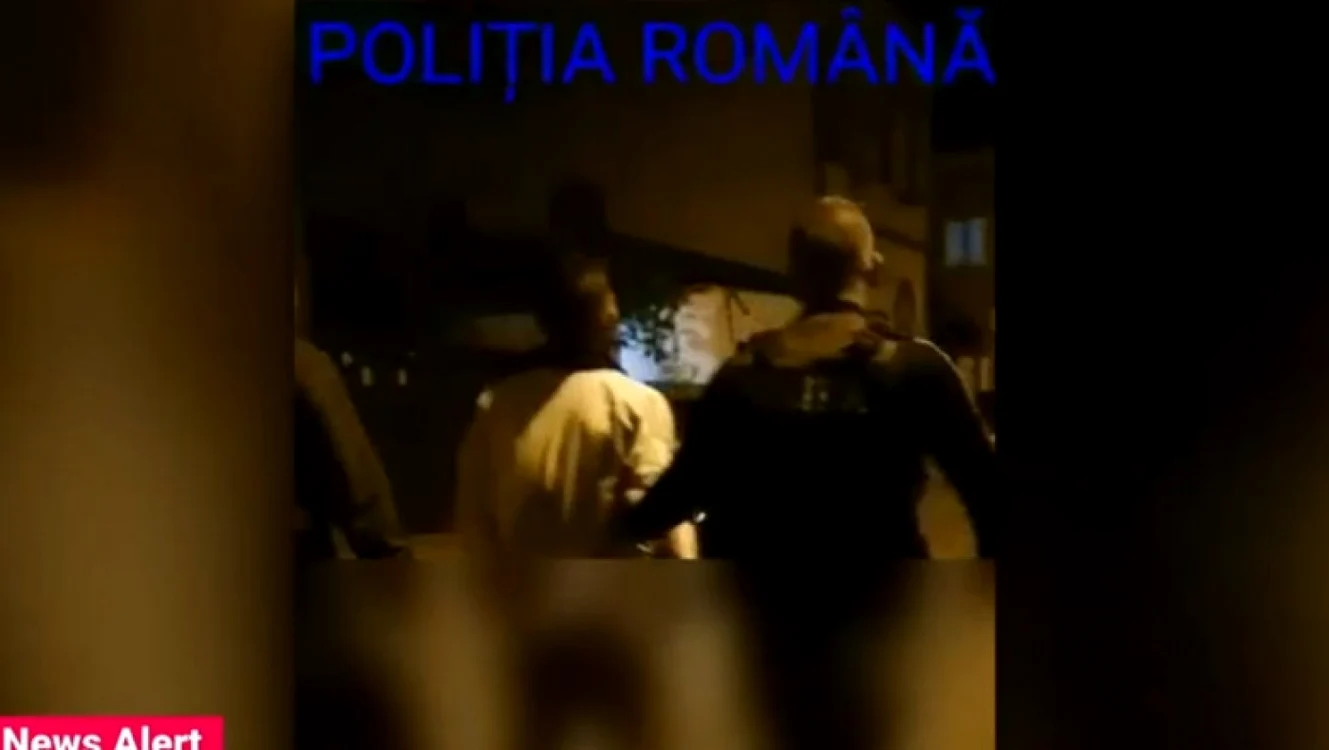 Un traficant de droguri a încercat să scape de mascaţi fugind pe acoperişuri. Foto: Captură video