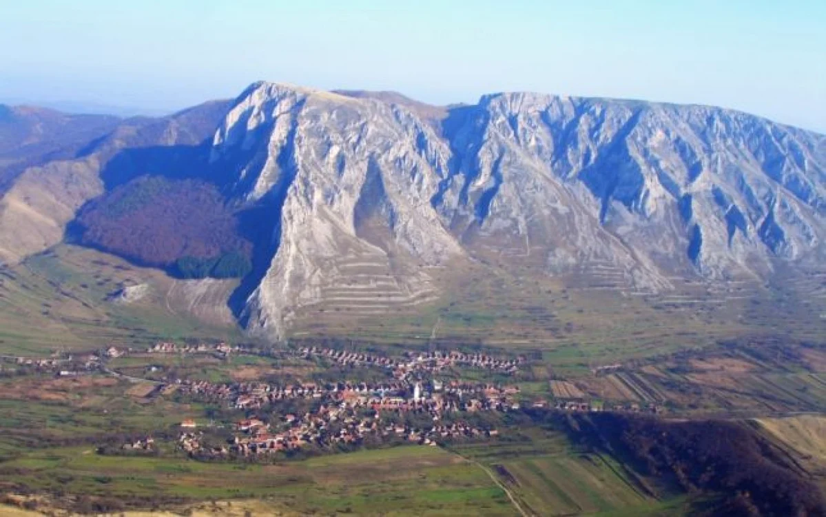 Muntele și satul Rimetea FOTO ziarulunirea.ro
