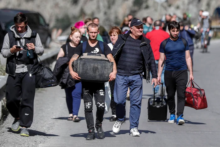 Bărbații din Rusia au început să iasă din țară, după anunțul privind mobilizarea parțială FOTO Arhiă