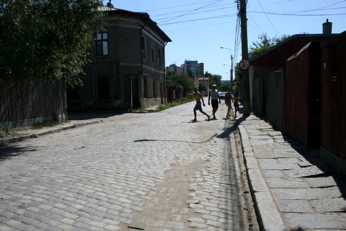 Strada Griviţei e plină de praf