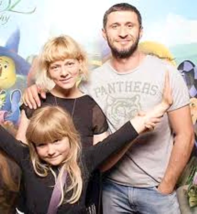 Dragoş Bucur are o familie fericită
