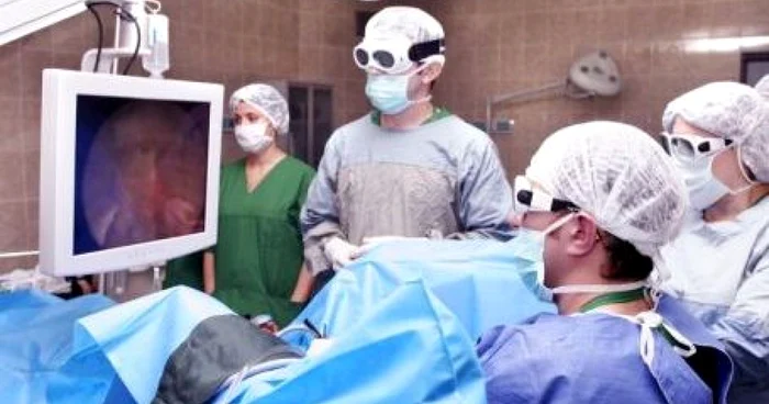 Cititorii Adevarul.ro au spus numele medicilor care i-au îngrijit cu sau fără bani.