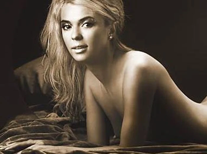 
    Crina Matei, complet goală pentru Tango  