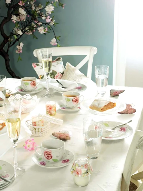 
    Designerii îţi spun ce se poartă în materie de decoraţiuni pentru Valentine’s DayFoto Shuttestock  