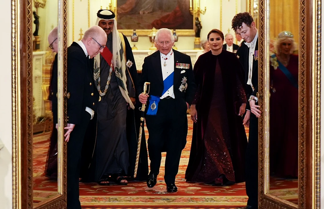 Regele Charles și prima soție a emirului Qatarului