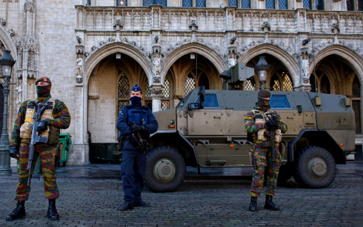 Patrule militare înarmate până ”în dinți” au fost scoase pe străzile din Bruxelles