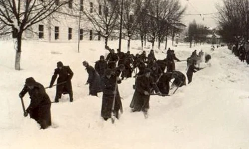 În februarie 1954 Capitala era sub troiene de 5 metri şi vânt de până la 126 km/oră jpeg