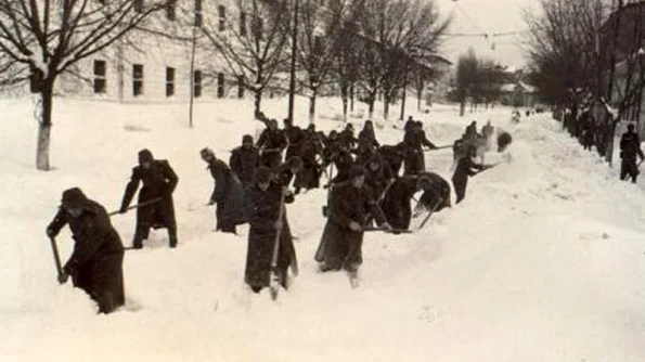 În februarie 1954 Capitala era sub troiene de 5 metri şi vânt de până la 126 km/oră jpeg