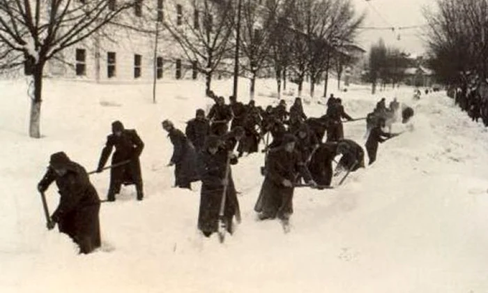 În februarie 1954 Capitala era sub troiene de 5 metri şi vânt de până la 126 km/oră jpeg