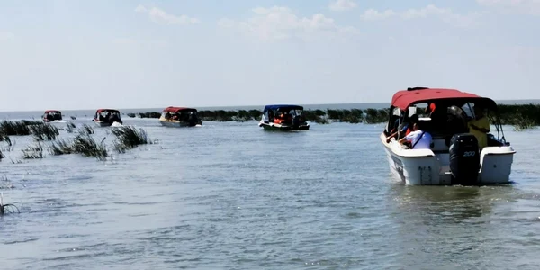 Turişti în Delta Dunării FOTO ARBDD