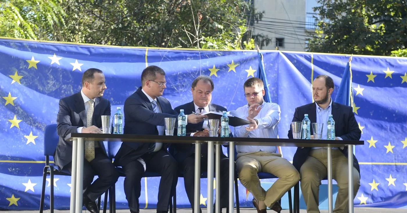 Probleme pentru Alianţa România Dreaptă. Un ONG contestă numele formaţiunii politice FOTO: Razvan Valcaneantu