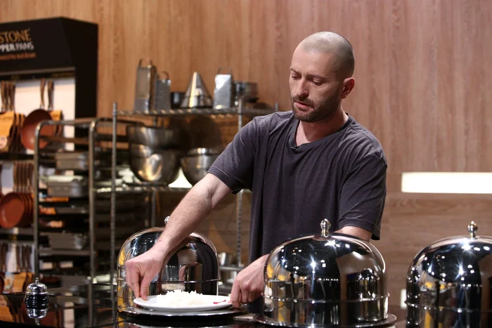 Cheloo a venit la Chefi la Cuțite pentru a-i întoarce roast-ul făcut la iUmor de Florin Dumitrescu