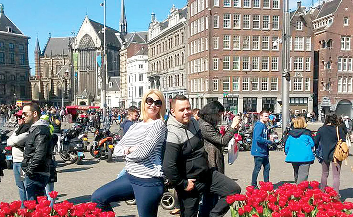 Ovidiu Anton şi Iuliana Marciuc s-au bucurat de vremea frumoasă de la Amsterdam