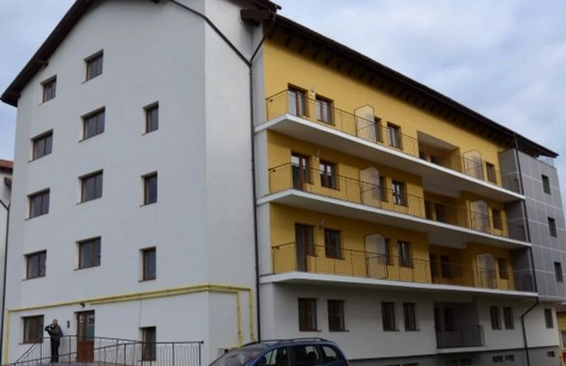 Unul dintre blocurile construite prin contractul încheiat cu firma privată Tobimar SRL
