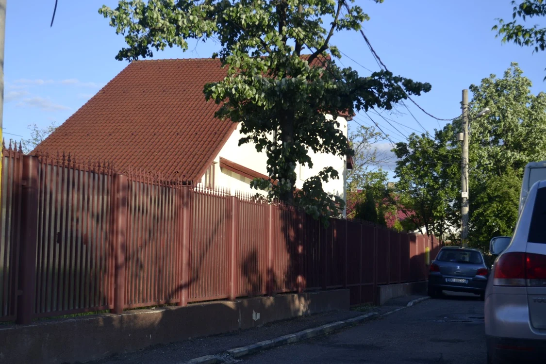 Casa şi spălătoria lui Romeo Stavarache sunt puse sub sechestru FOTO Mircea Merticariu