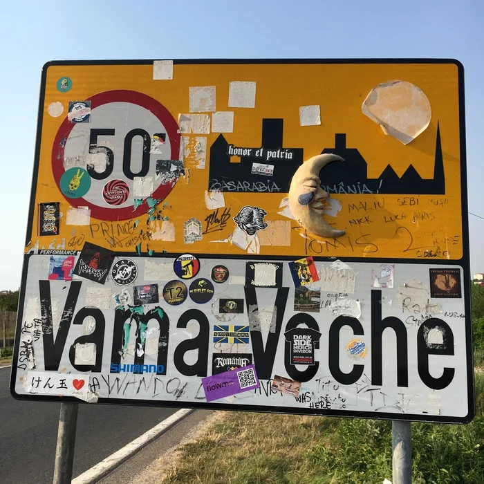 foto semn de circulație Vama Veche