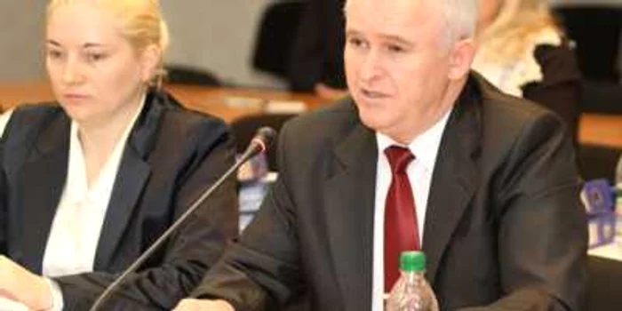 EDUARD BÂZGU Mihai Cibotaru (dreapta) și Aurica Doina spun că CNPF a acționat prompt în cazurile atacurilor asupra băncilor