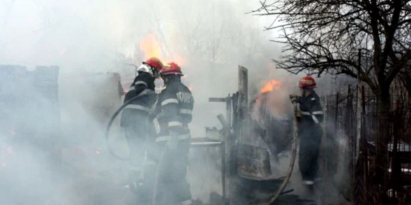 Pompierii au stins incendiul provocat în urma exploziei buteliei, foto: Arhiva Adevărul