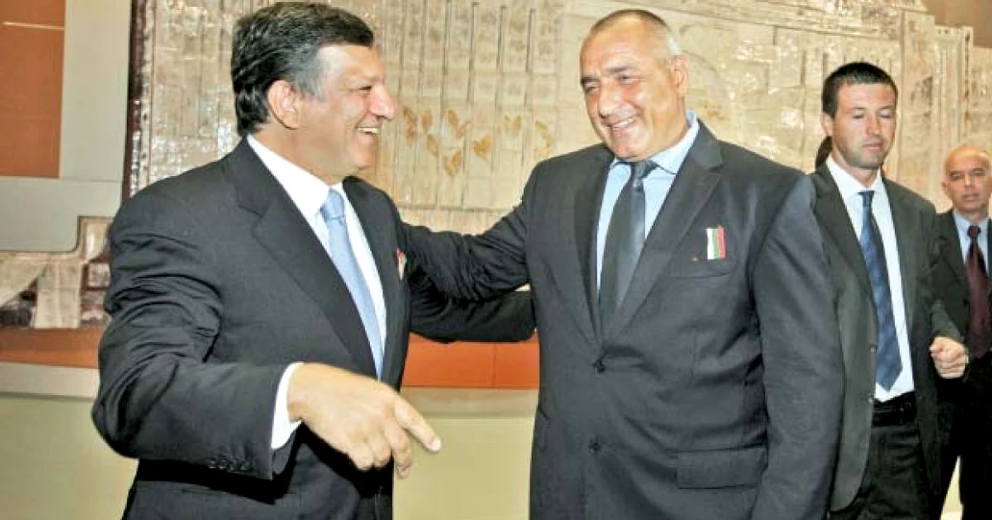 Preşedintele CE, portughezul Jose Barroso (stânga), s-a întâlnit la Sofia cu premierul bulgar, Boiko Borisov