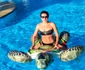  Carmen Brumă (46 de ani) a făcut sport în vacanța din Turcia, dar a și înotat intens alături de o…țestoasă din plastic