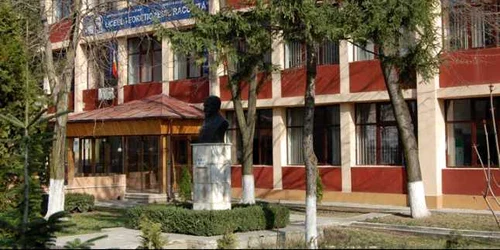 Liceul „Emil Racoviţă“ din Vaslui FOTO