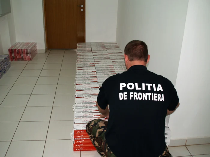 Poliţiştii de frontieră mehedinţeni au confiscat peste 40.000 pachete de ţigări