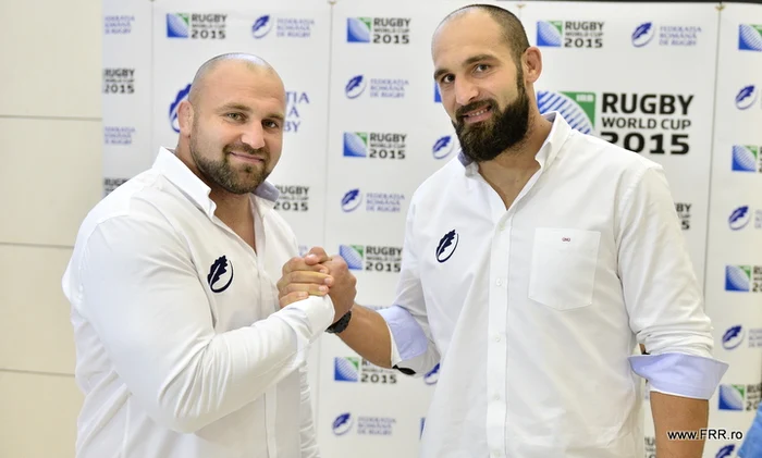 
    Tusi, Ken şi George Pisi, la plecarea celor din Samoa Americană spre Mondialul din AngliaFoto Click!  