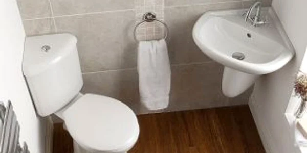 Obiectele de colţ pot da impresia că spaţiul e mai mare FOTO Bigbathshop.com