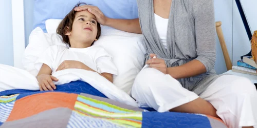 1 mama copil bolnav shutterstock 39747118 jpg jpeg