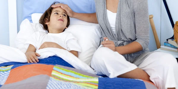 1 mama copil bolnav shutterstock 39747118 jpg jpeg