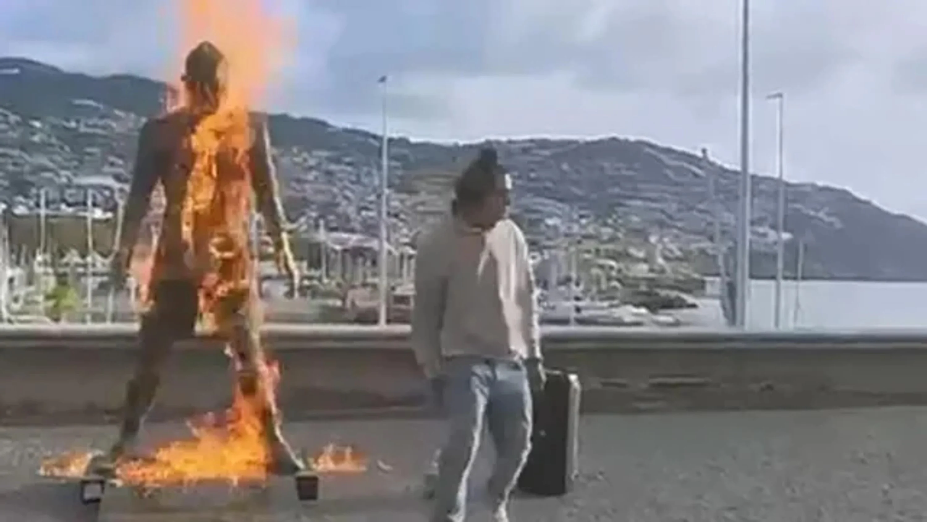 A dat foc celebrei statui a lui Cristiano Ronaldo, din orașul natal al fotbalistului: „Ultimul avertisment”