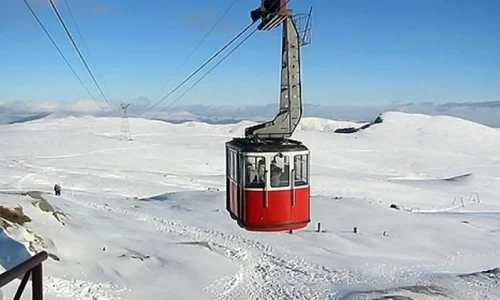 Ceauşescu vâna capre negre direct din telecabina de la Buşteni jpeg