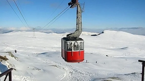 Ceauşescu vâna capre negre direct din telecabina de la Buşteni jpeg