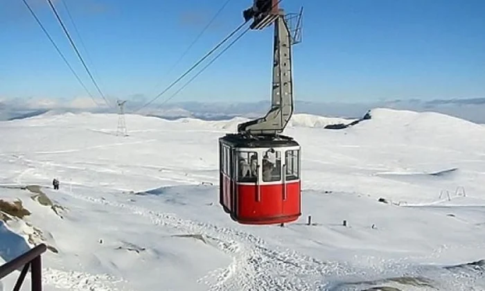 Ceauşescu vâna capre negre direct din telecabina de la Buşteni jpeg