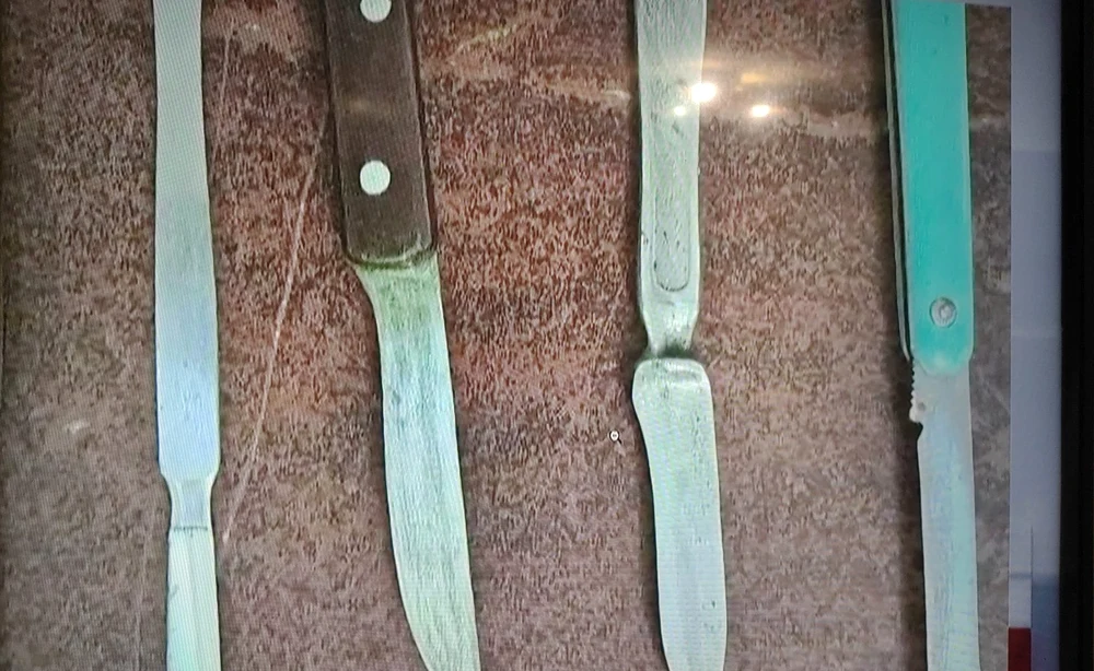 Cuțitele au fost confiscate FOTO: Captura video