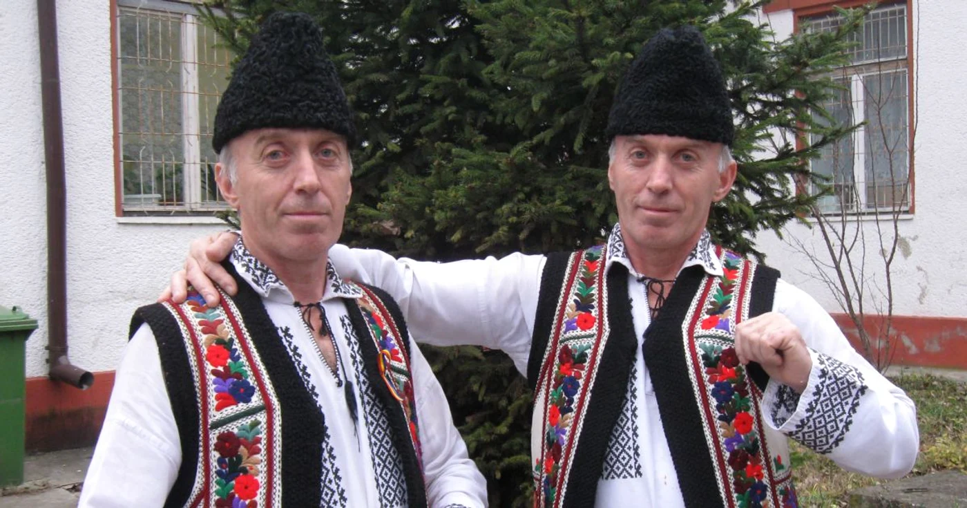 Fraţii Luchian - Dansatori