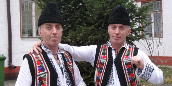 Fraţii Luchian - Dansatori