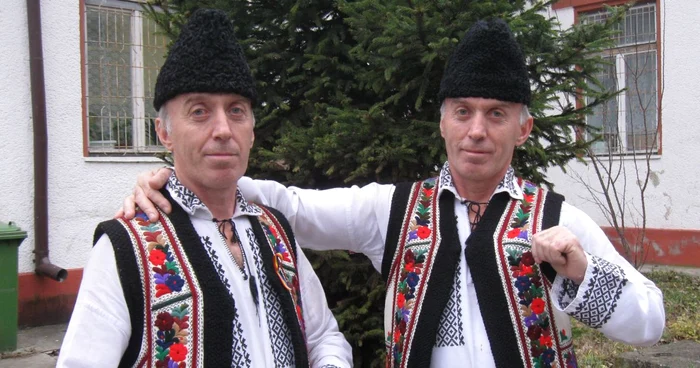 Fraţii Luchian - Dansatori