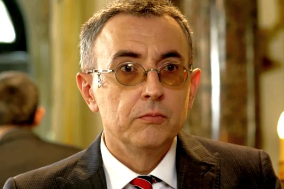 
    Dan Teodorescu, în videoclipul piesei „NonStop”  